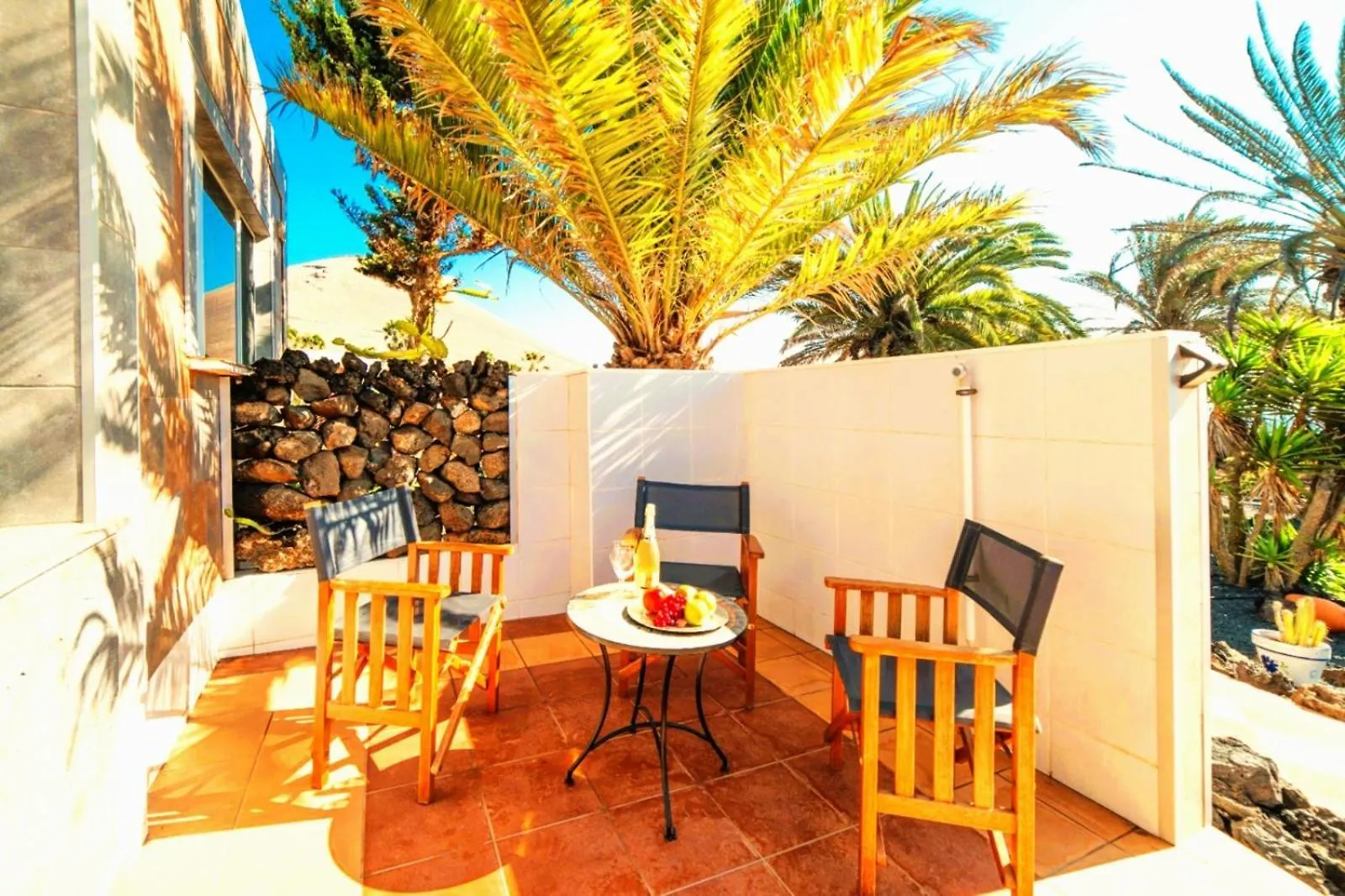Apartment Madora - Sea View - Amazing Garden - Quiet Location - Bodegas & Hiking Trails Nearby La Asomada  0*, La Asomada (Lanzarote)