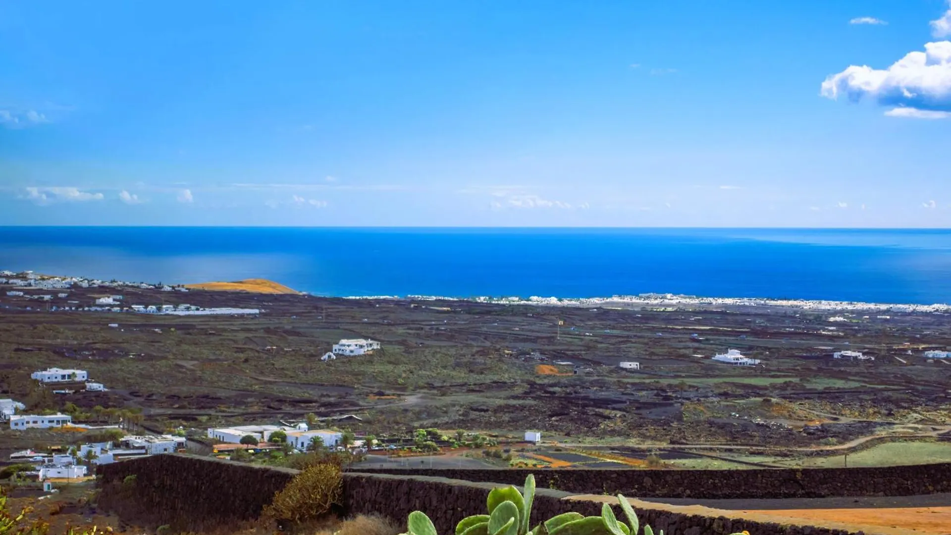 Apartment Madora - Sea View - Amazing Garden - Quiet Location - Bodegas & Hiking Trails Nearby La Asomada  Spain