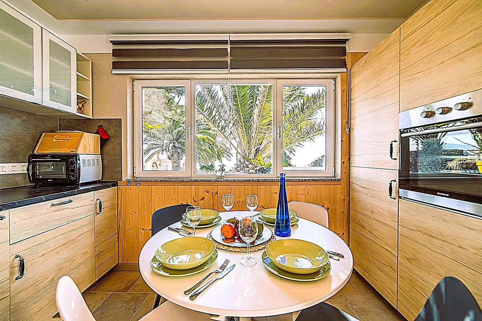 Apartment Madora - Sea View - Amazing Garden - Quiet Location - Bodegas & Hiking Trails Nearby La Asomada