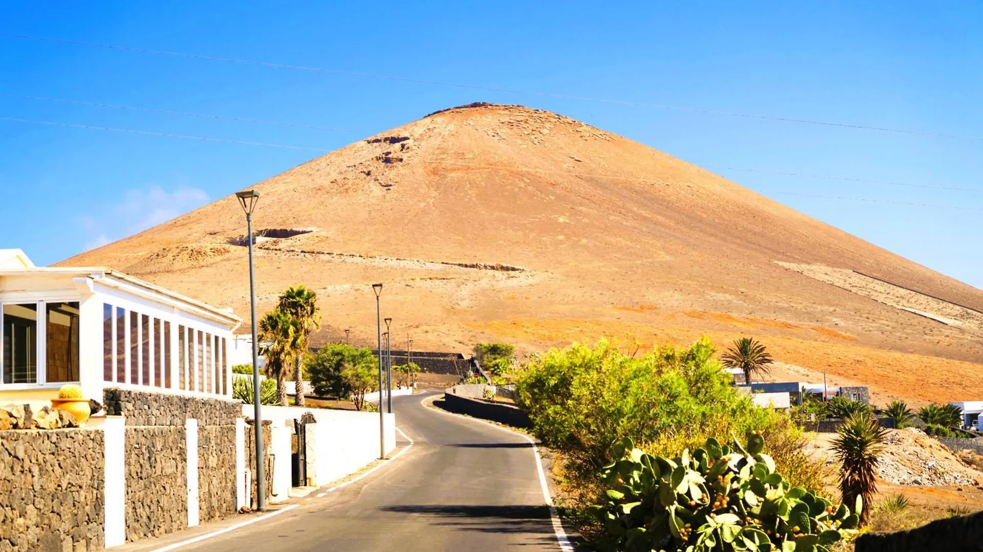 Apartment Madora - Sea View - Amazing Garden - Quiet Location - Bodegas & Hiking Trails Nearby La Asomada  La Asomada (Lanzarote)