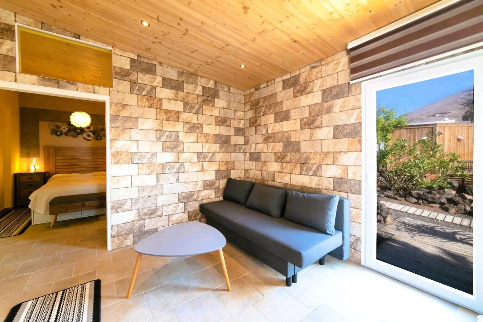 Apartment Madora - Sea View - Amazing Garden - Quiet Location - Bodegas & Hiking Trails Nearby La Asomada   La Asomada (Lanzarote)
