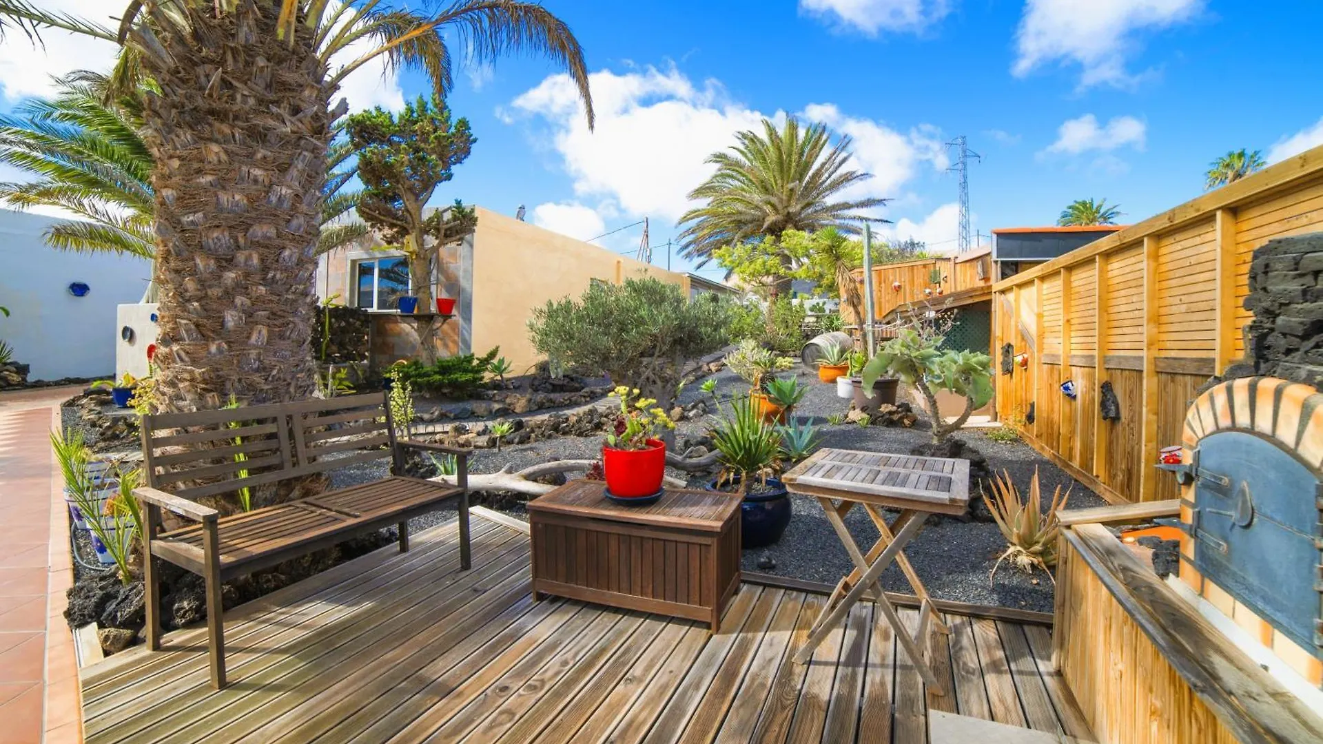 Apartment Madora - Sea View - Amazing Garden - Quiet Location - Bodegas & Hiking Trails Nearby La Asomada   La Asomada (Lanzarote)